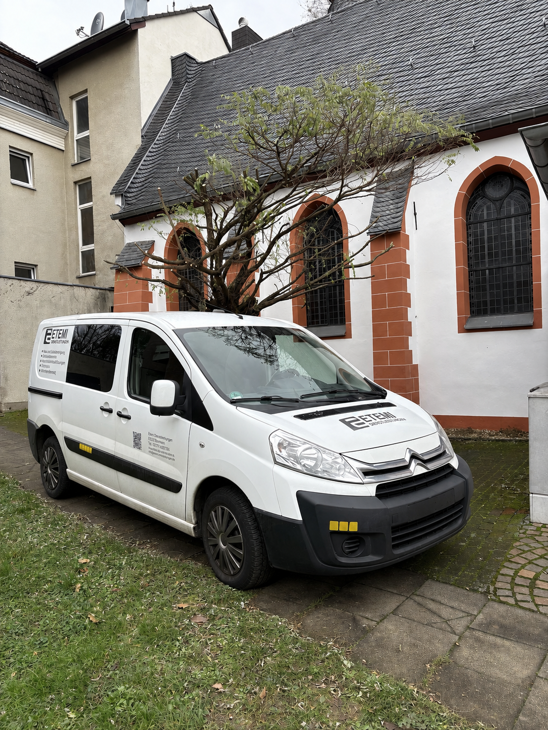 Firmenwagen von Etemi Dienstleistungen